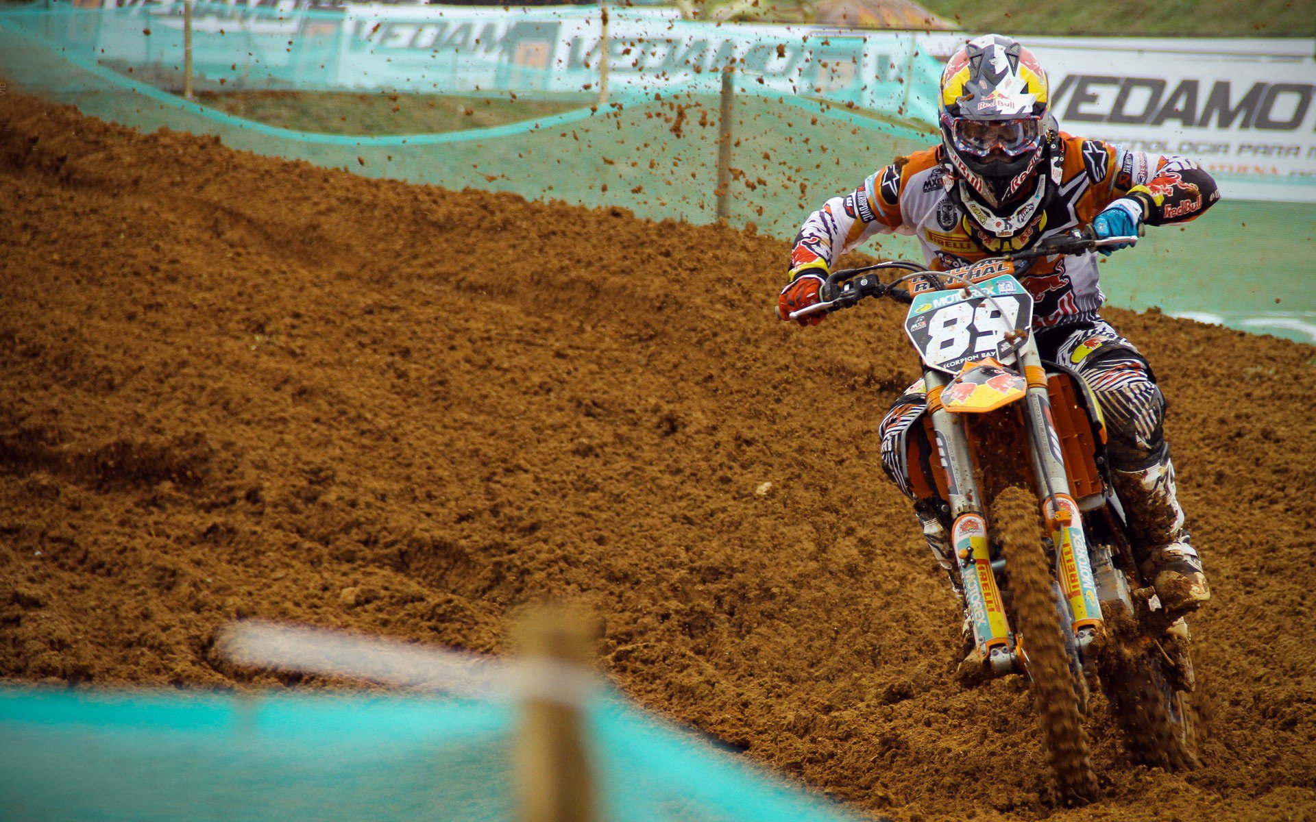 《王者荣耀》年度线上线下双重联赛火热展开，粉丝期待爆棚，2021年王者荣耀线下比赛